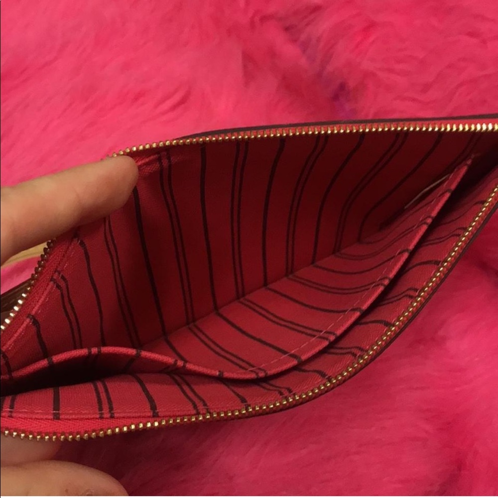 Louis Vuitton Pivoine Pochette Clutch Wristlet - Picture 8 of 8